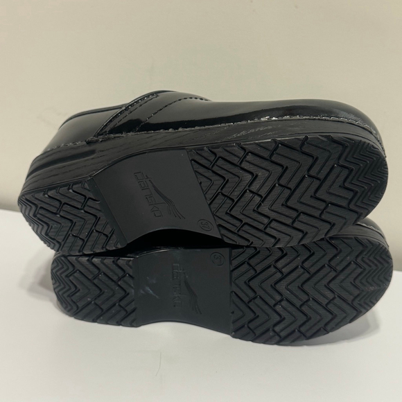 Dansko Black Patent Leather Clogs Size 37 Slip On Nursing Comfort Shoes - Picture 9 of 12